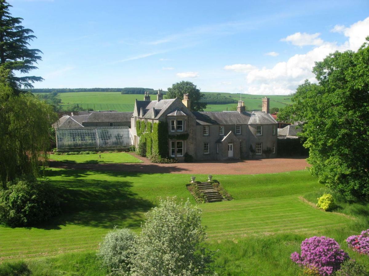 Newton Farmhouse B & B Джедбърг Екстериор снимка
